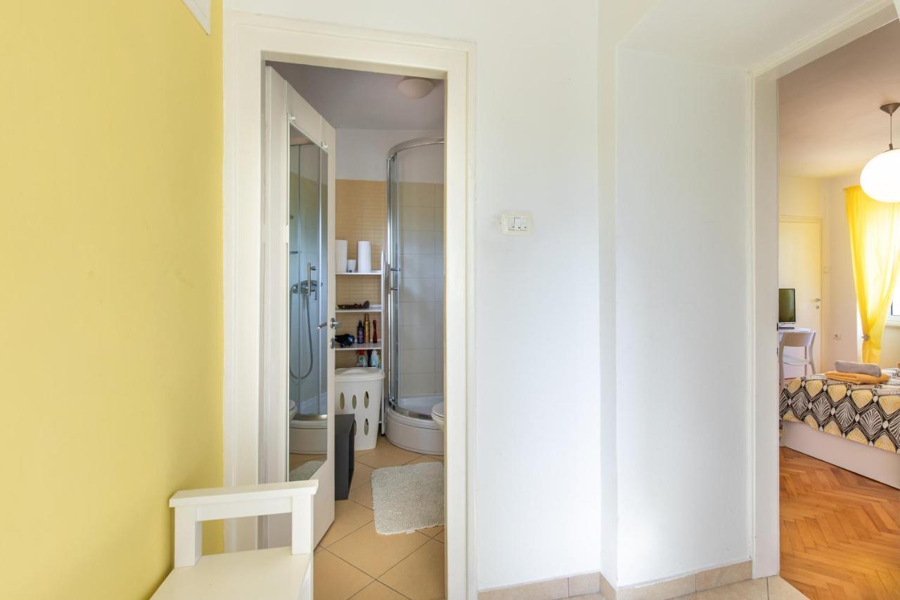 Apartment Portapisana Just 50M From The Beach Krk Town Eksteriør bilde