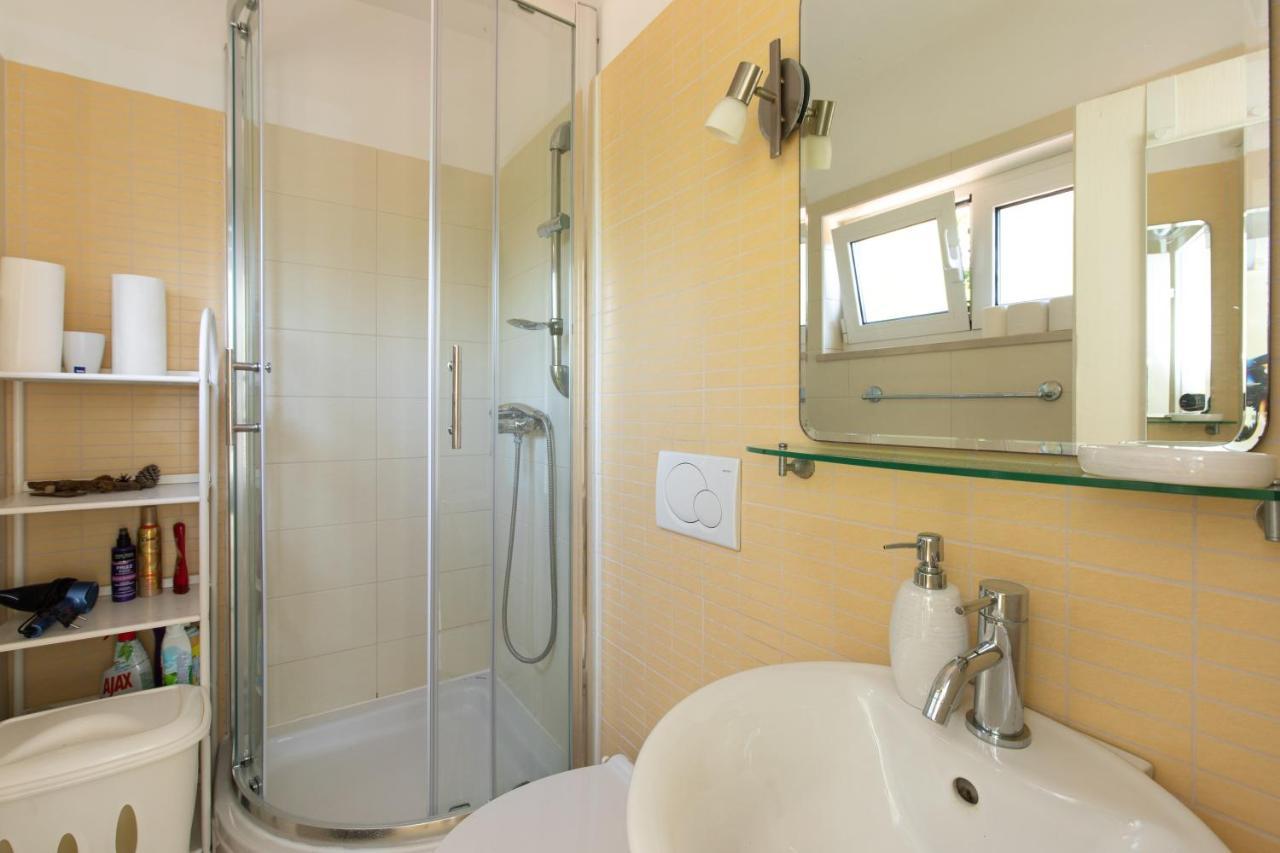 Apartment Portapisana Just 50M From The Beach Krk Town Eksteriør bilde