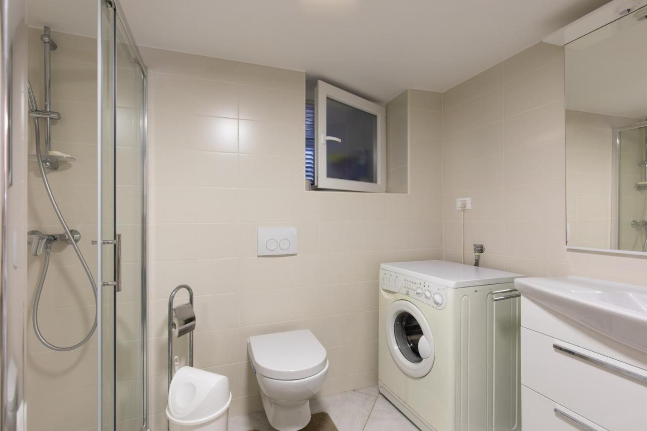 Apartment Portapisana Just 50M From The Beach Krk Town Eksteriør bilde