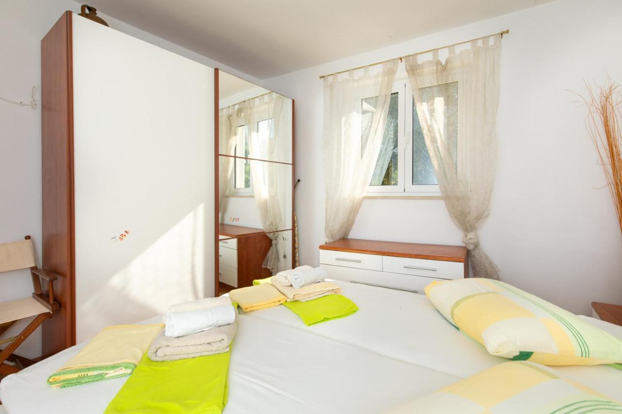 Apartment Portapisana Just 50M From The Beach Krk Town Eksteriør bilde