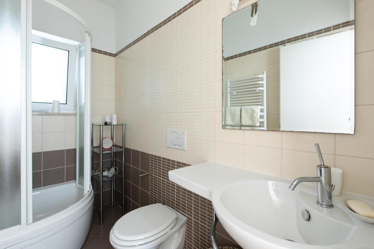 Apartment Portapisana Just 50M From The Beach Krk Town Eksteriør bilde