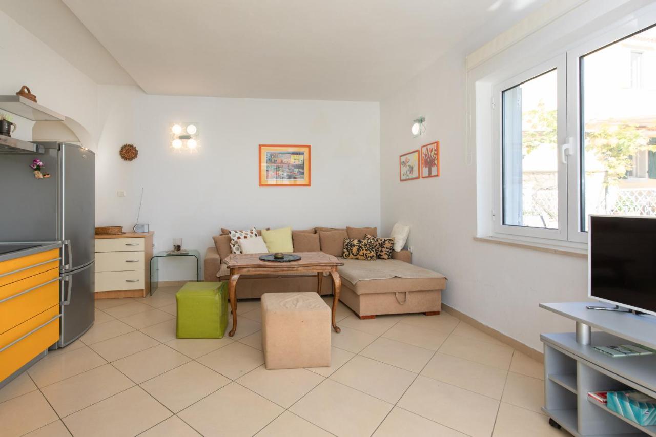 Apartment Portapisana Just 50M From The Beach Krk Town Eksteriør bilde
